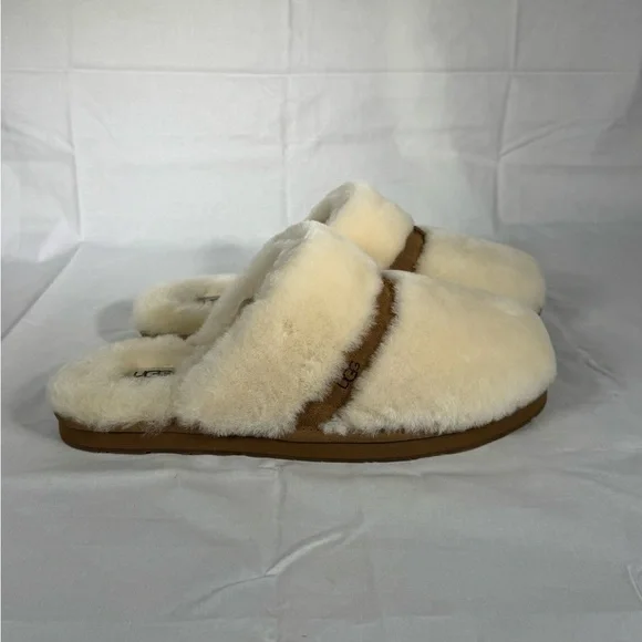 UGG - Women’s Dalla - Picture 3 of 6